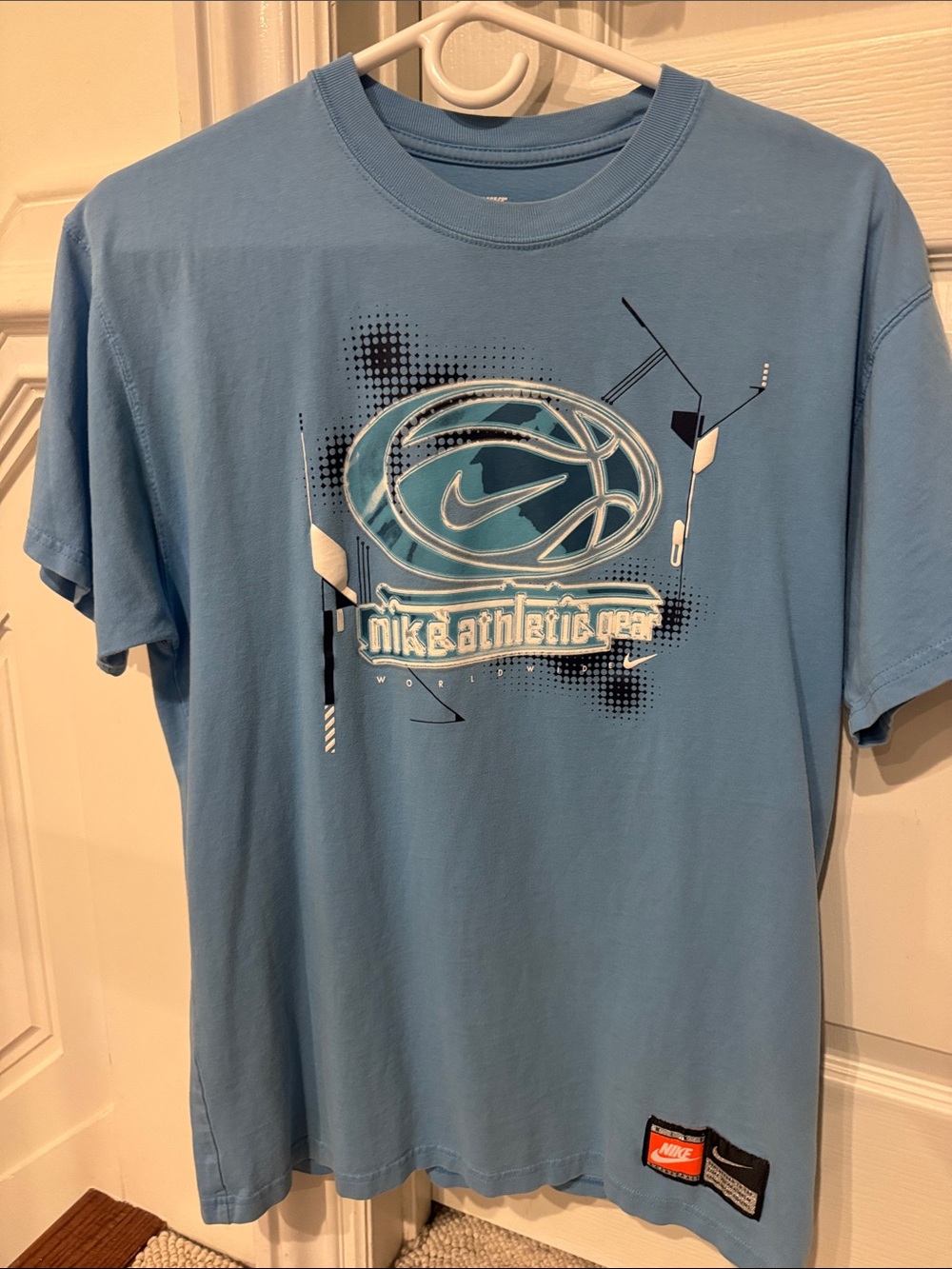 Nike Men’s Sky Blue Graphic Short-Sleeve Tee